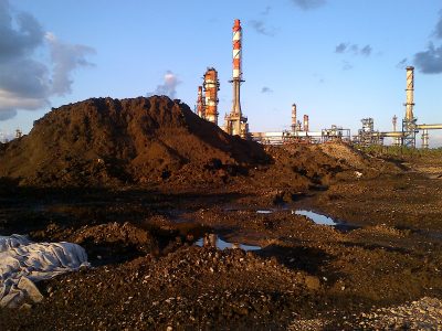Soil washing – a suitable pretreatment process for vacuum distillation during soil remediation